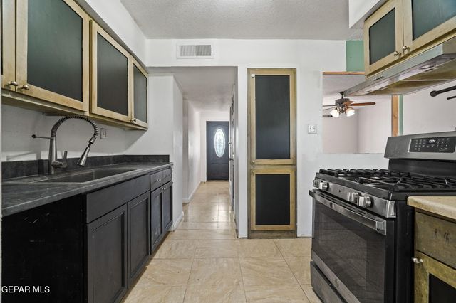 10705 TEXARKANA Place, El Paso, TX 79924