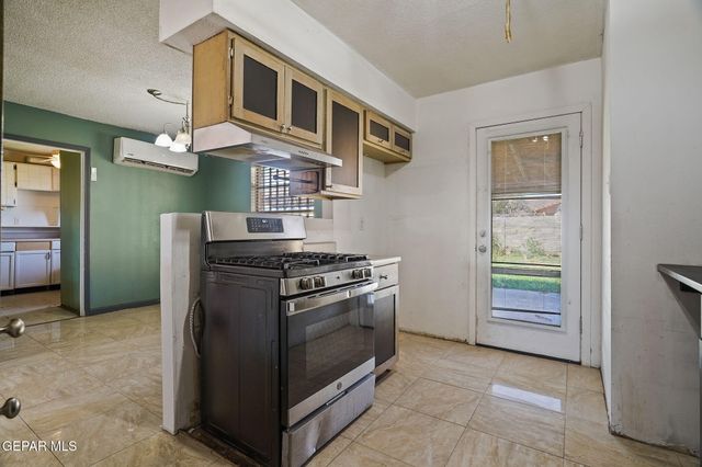 10705 TEXARKANA Place, El Paso, TX 79924
