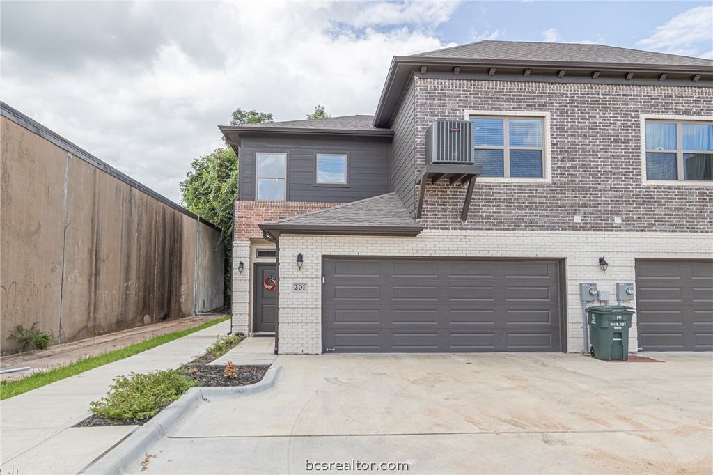 301 West 31st Street 201, Bryan, TX 77803