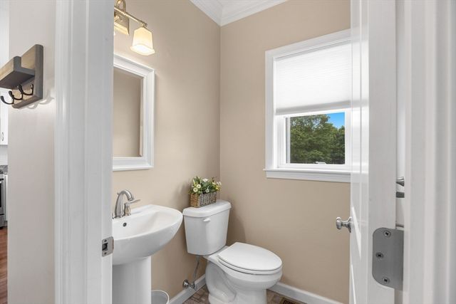 12 Ocean Pines Dr 1, Bourne, MA 02562