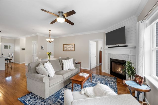 12 Ocean Pines Dr 1, Bourne, MA 02562