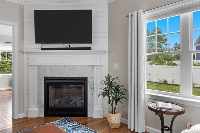 12 Ocean Pines Dr 1, Bourne, MA 02562