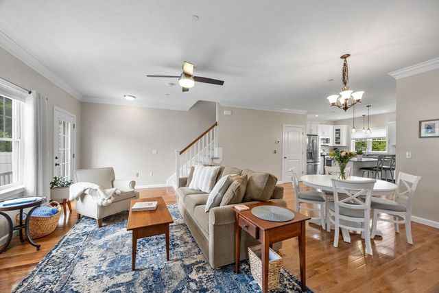 12 Ocean Pines Dr 1, Bourne, MA 02562