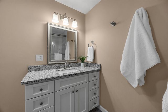 12 Ocean Pines Dr 1, Bourne, MA 02562