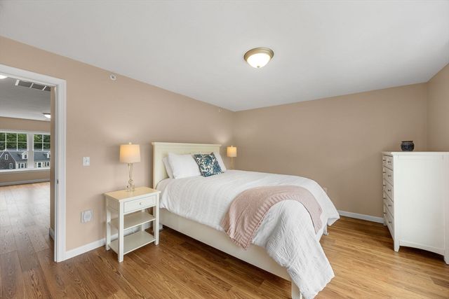 12 Ocean Pines Dr 1, Bourne, MA 02562