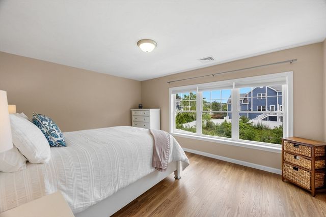 12 Ocean Pines Dr 1, Bourne, MA 02562