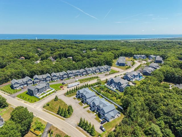 12 Ocean Pines Dr 1, Bourne, MA 02562