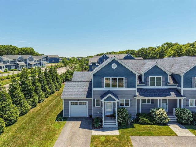 12 Ocean Pines Dr 1, Bourne, MA 02562