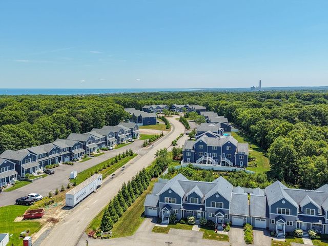 12 Ocean Pines Dr 1, Bourne, MA 02562