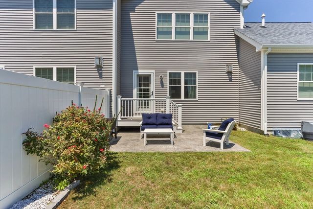 12 Ocean Pines Dr 1, Bourne, MA 02562