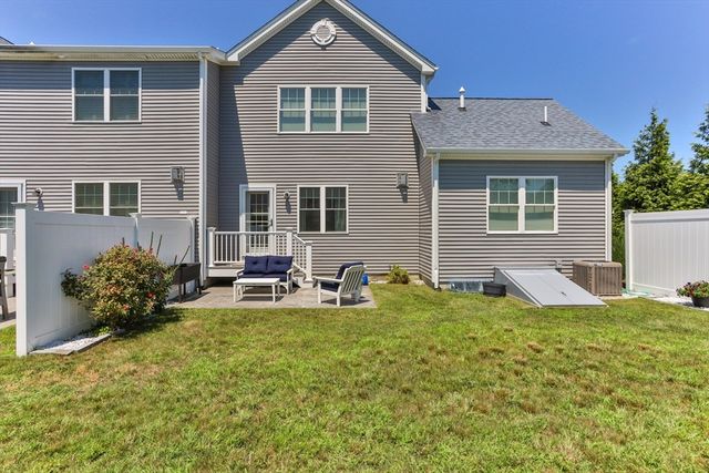 12 Ocean Pines Dr 1, Bourne, MA 02562