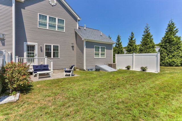 12 Ocean Pines Dr 1, Bourne, MA 02562