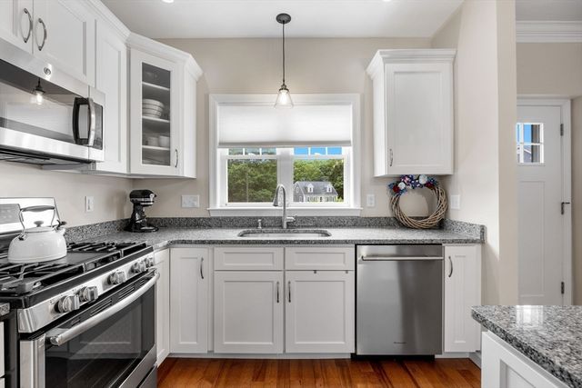 12 Ocean Pines Dr 1, Bourne, MA 02562