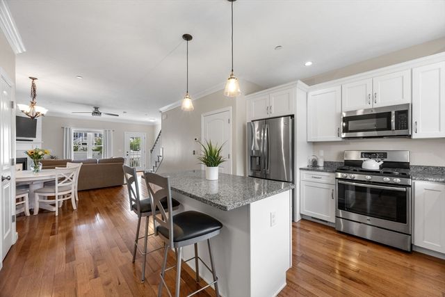 12 Ocean Pines Dr 1, Bourne, MA 02562