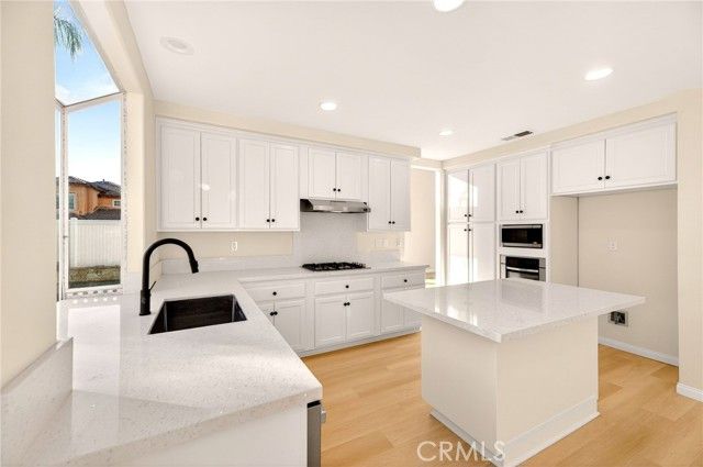 30409 Corte Santalina, Murrieta, CA 92563