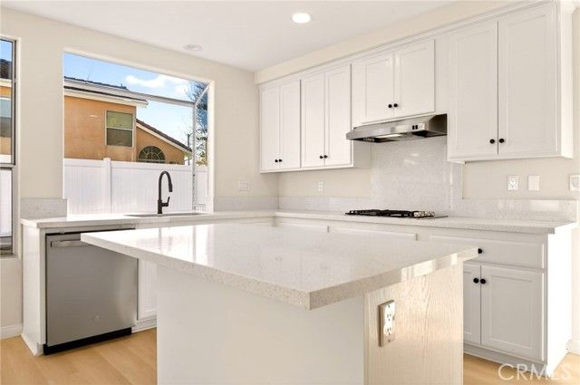 30409 Corte Santalina, Murrieta, CA 92563