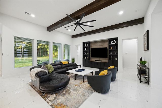 671 Road 6609, Dayton, TX 77535