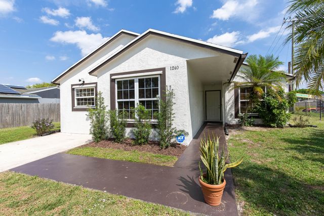 1240 Grandview Circle, Royal Palm Beach, FL 33411