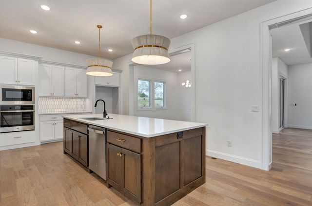 2187 N Silver Charm Avenue, Springfield, MO 65802