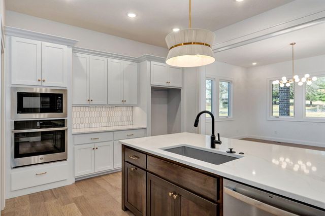 2187 N Silver Charm Avenue, Springfield, MO 65802