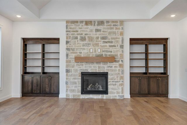 2187 N Silver Charm Avenue, Springfield, MO 65802