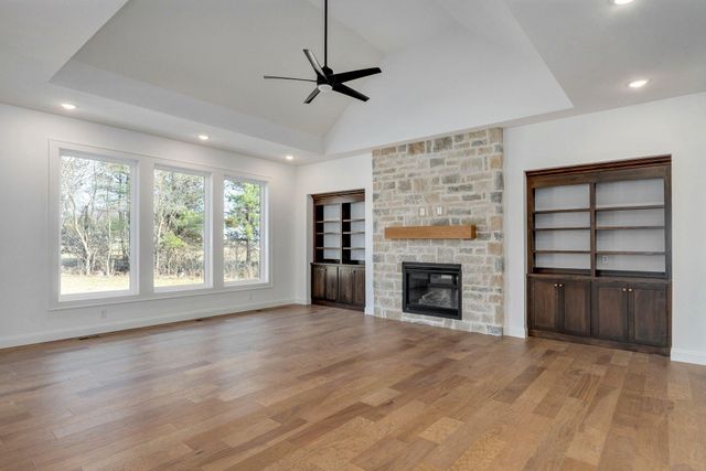 2187 N Silver Charm Avenue, Springfield, MO 65802