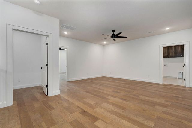 2187 N Silver Charm Avenue, Springfield, MO 65802