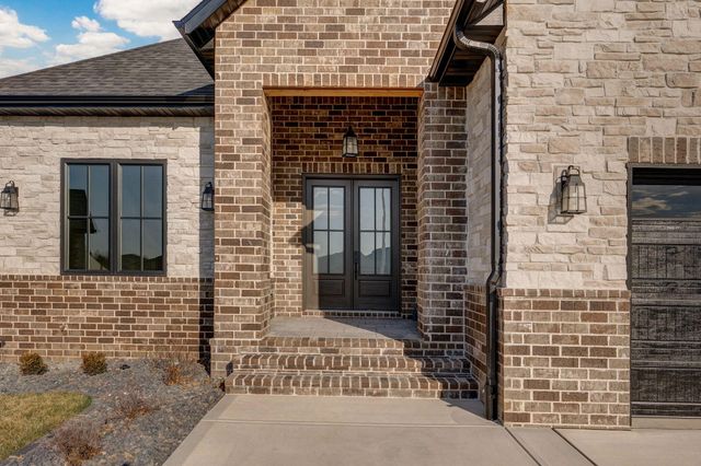 2187 N Silver Charm Avenue, Springfield, MO 65802