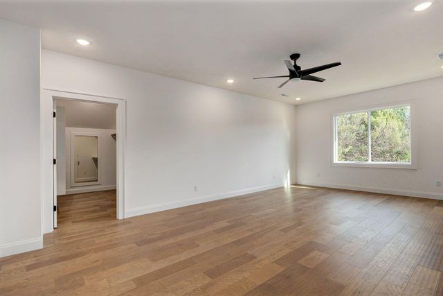 2187 N Silver Charm Avenue, Springfield, MO 65802