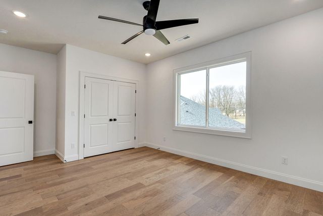 2187 N Silver Charm Avenue, Springfield, MO 65802