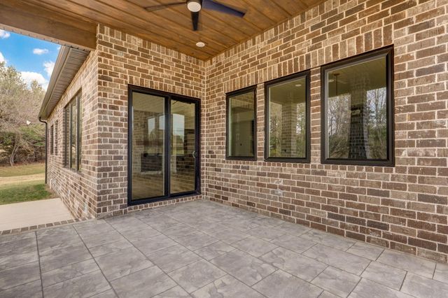 2187 N Silver Charm Avenue, Springfield, MO 65802