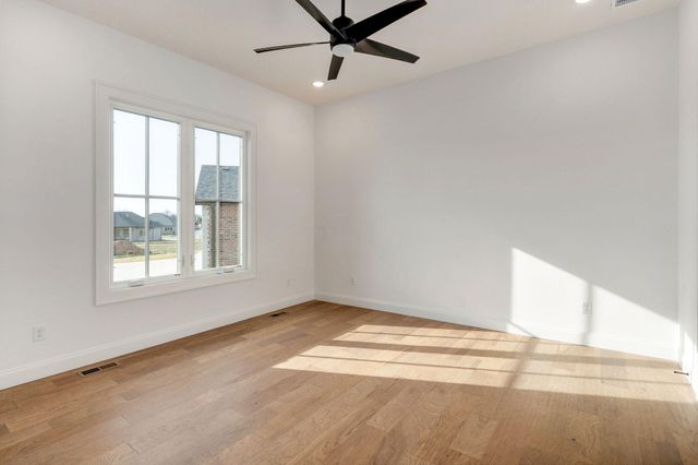 2187 N Silver Charm Avenue, Springfield, MO 65802