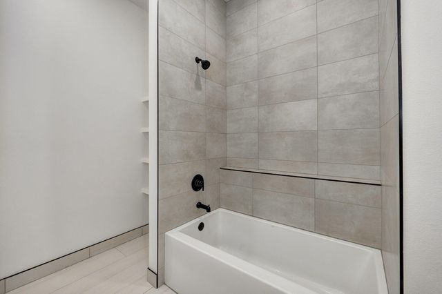 2187 N Silver Charm Avenue, Springfield, MO 65802