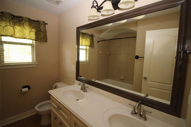 1504 Glen Oaks Drive, Conroe, TX 77385