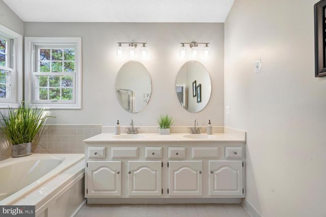 4809 SWEETBIRCH DR, Rockville, MD 20853