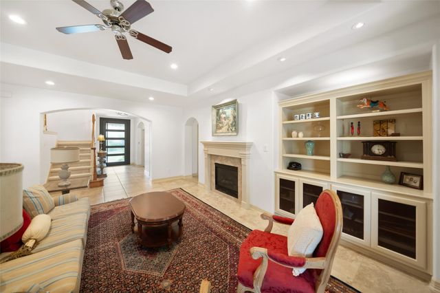 15 Heather Bank Place, The Woodlands, TX 77382