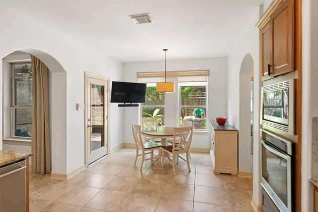 15 Heather Bank Place, The Woodlands, TX 77382