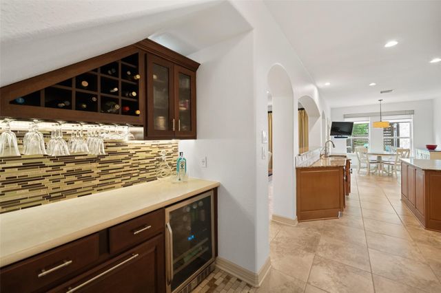 15 Heather Bank Place, The Woodlands, TX 77382