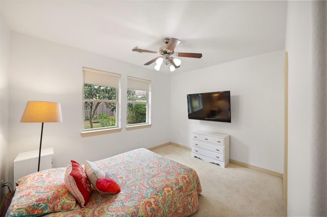 15 Heather Bank Place, The Woodlands, TX 77382