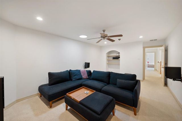 15 Heather Bank Place, The Woodlands, TX 77382