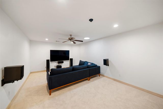 15 Heather Bank Place, The Woodlands, TX 77382