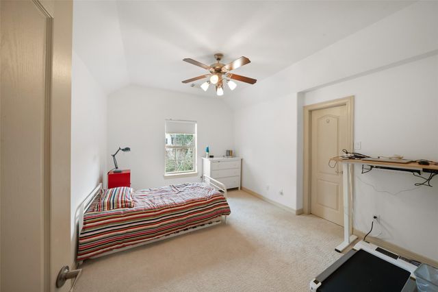 15 Heather Bank Place, The Woodlands, TX 77382