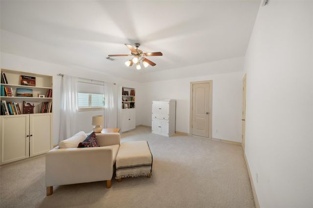 15 Heather Bank Place, The Woodlands, TX 77382