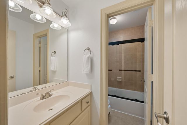 15 Heather Bank Place, The Woodlands, TX 77382