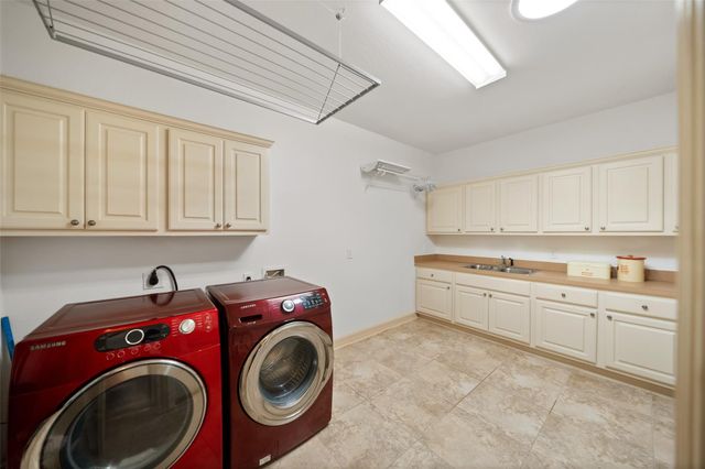 15 Heather Bank Place, The Woodlands, TX 77382