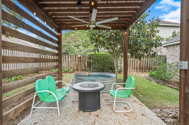 15 Heather Bank Place, The Woodlands, TX 77382