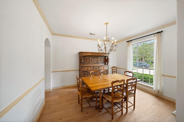 15 Heather Bank Place, The Woodlands, TX 77382