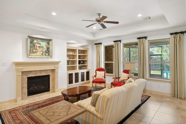 15 Heather Bank Place, The Woodlands, TX 77382