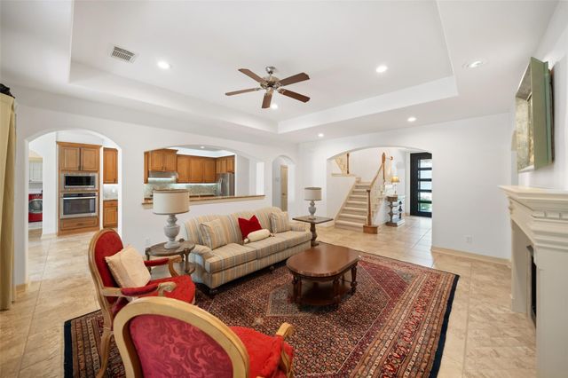 15 Heather Bank Place, The Woodlands, TX 77382