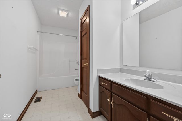 620 Hamlet Drive, Avon, IN 46123